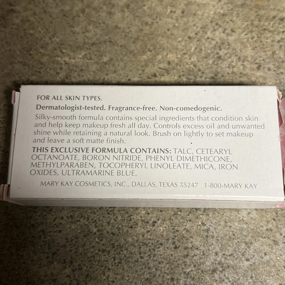 NWT Mary Kay Powder Perfect Pressed Powder Light 4877